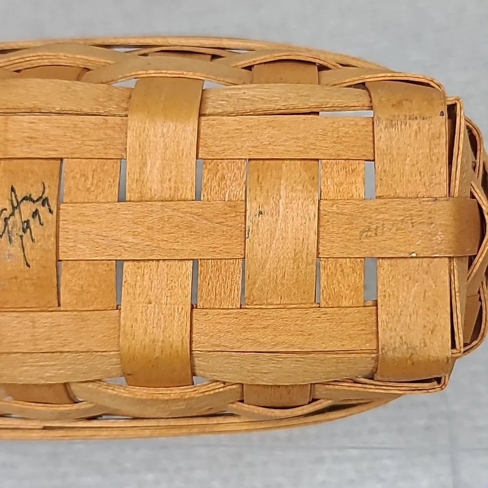 Longaberger Farmhouse Handmade Vintage '99 Classic Lavender Booking Basket 10138